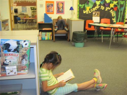 students reading 